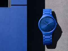 Rado True Thinline Les Couleurs Le Corbusier Quarz Keramik Spectacular Ultramarine 4320K – Herrenuhren Uhr ohne Datum aus Keramik und Titan. Das Gehäuse ist rund und blau. Das Keramikarmband ist blau. Das Zifferblatt ist ein Index in blau. – Ansicht 4
