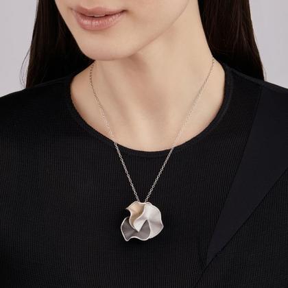 Cammilli Firenze Sultana  Kette mit Anhänger Tricolor White Ice, Black Lava und Natural Gold mit Brillanten 1,030ct – Halsschmuck Kette mit Anhänger aus 750 Weißgold. – Ansicht 2