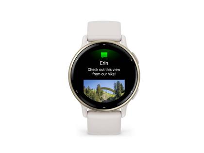 Garmin vívoactive 5 faserverstärktes Polymer elfenbein-/cremgoldfarben 42mm elfenbeinfarbenes Kautschukband – Damenuhren Uhr Multifunktion aus eloxiertes Aluminium, Kautschuk, Kunststoff und PVD beschichtet. Das Gehäuse ist rund und elfenbein. Das Kautschuk / Kunststoff / Silikon Armband ist elfenbein. Der Zifferblatt ist digital. – Ansicht 2