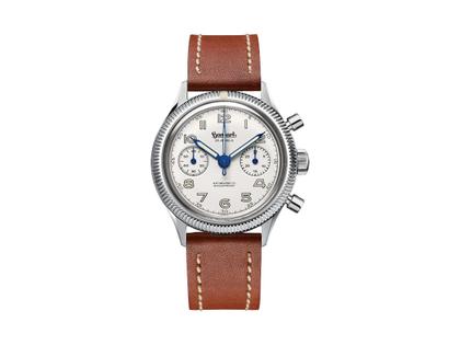 Hanhart 417 ES Moby Dick Chronograph Handaufzug Edelstahl 39mm weißes Zifferblatt braunes Lederband – Herrenuhren Chronograph aus Edelstahl. Das Gehäuse ist rund und silber. Das Lederarmband ist braun. Das Zifferblatt ist arabisch und weiß.