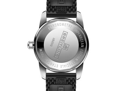 Breitling Superocean Heritage B20 Automatic 42 Edelstahl schwarzes Zifferblatt schwarzes Kautschukband – Herrenuhren Uhr mit Datum aus Edelstahl. Das Gehäuse ist rund und silber. Das Kautschuk / Kunststoff / Silikon Armband ist schwarz. Das Zifferblatt ist ein Index in schwarz. – Ansicht 2