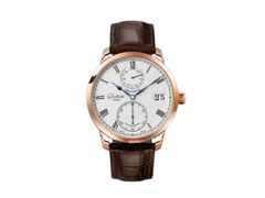 Glashütte Original Senator Chronometer Handaufzug Rotgold 42mm silberfarbenes Zifferblatt braunes Lederband – Herrenuhren Uhr mit Datum aus 750 Rotgold. Das Gehäuse ist rund und roségold. Das Lederarmband Kroko / Alligator ist braun. Das Zifferblatt ist römisch Index und silber.