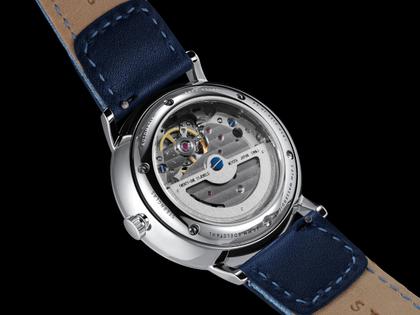 Sternglas Lumatik Automatik Edelstahl 38mm hellblaues Zifferblatt hellblaues Textilband – Herrenuhren Uhr mit Datum aus Edelstahl und Leder. Das Gehäuse ist rund und silber. Das Textilarmband ist blau. Das Zifferblatt ist arabisch Index und blau. – Ansicht 7