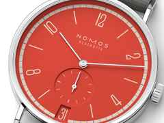 Nomos Glashütte Tangente 38 Datum "175 Years Watchmaking - Rambazamba" Handaufzug Edelstahl rotes Zifferblatt graues Textilband Glasboden – Herrenuhren Uhr mit Datum aus Edelstahl. Das Gehäuse ist rund und silber. Das Textilarmband ist grau. Das Zifferblatt ist arabisch Index und rot. – Ansicht 4