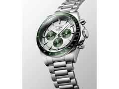 Longines Conquest Chronograph Automatik Edelstahl 42mm weiß-grünes Zifferblatt Metallband – Herrenuhren Chronograph aus Edelstahl und Keramik. Das Gehäuse ist rund und silber. Das Edelstahlarmband ist silber. Das Zifferblatt ist ein Index in silber. – Ansicht 2