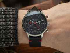 Sternglas Hamburg Chrono Edition Neuwerk Quarz Edelstahl 42mm graues Zifferblatt schwarzes Lederband – Herrenuhren Chronograph aus Edelstahl. Das Gehäuse ist rund und silber. Das Lederarmband ist schwarz. Das Zifferblatt ist arabisch Index und anthrazit. – Ansicht 8