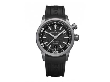 Maurice Lacroix Pontos S Diver Automatik Edelstahl 42mm schwarzes Zifferblatt schwarzes Kautschukband – Herrenuhren Uhr mit Datum aus Edelstahl und Kautschuk. Das Gehäuse ist rund und silber. Das Kautschuk / Kunststoff / Silikon Armband ist schwarz. Das Zifferblatt ist ein Index in schwarz.