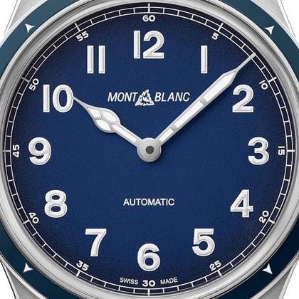 Montblanc 1858 Automatic 40mm blau – Herrenuhren Uhr ohne Datum aus Bronze und Edelstahl. Das Gehäuse ist rund und silber. Das Lederarmband ist blau. Das Zifferblatt ist arabisch und blau. – Ansicht 3