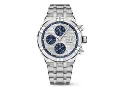 Maurice Lacroix Aikon Chronograph Automatik Edelstahl 44mm silbernes Zifferblatt Metallband – Herrenuhren Chronograph aus Edelstahl. Das Gehäuse ist rund und silber. Das Edelstahlarmband ist silber. Das Zifferblatt ist ein Index in silber.