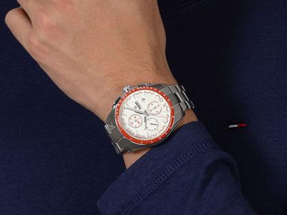 Rado HyperChrome Chronograph Automatik Edelstahl 44mm weißes Zifferblatt Metallband – Herrenuhren Chronograph aus Edelstahl und Keramik. Das Gehäuse ist rund und silber. Das Edelstahlarmband ist silber. Das Zifferblatt ist ein Index in weiß. – Ansicht 6