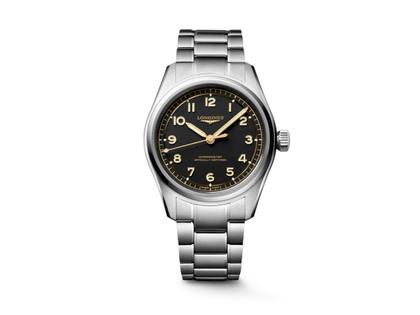 Longines Spirit Pilot Automatik Edelstahl 39mm schwarzes Zifferblatt Metallband – Herrenuhren Uhr ohne Datum aus Edelstahl. Das Gehäuse ist rund und silber. Das Edelstahlarmband ist silber. Das Zifferblatt ist arabisch und schwarz.