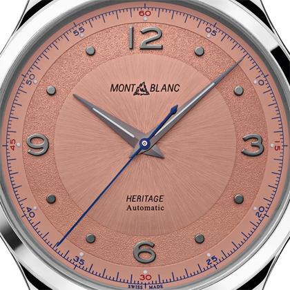 Montblanc Heritage Automatic 40 mm Edelstahl lachsfarbenes Zifferblatt und graues Lederband – Herrenuhren Uhr ohne Datum aus Edelstahl. Das Gehäuse ist rund und silber. Das Lederarmband Kroko / Alligator ist grau. Das Zifferblatt ist arabisch Index und orange. – Ansicht 2