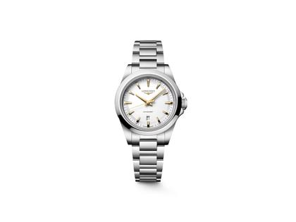 Longines Conquest Quarz Edelstahl 30mm weißes Zifferblatt Metallband – Damenuhren Uhr mit Datum aus Edelstahl. Das Gehäuse ist rund und silber. Das Edelstahlarmband ist silber. Das Zifferblatt ist ein Index in weiß.