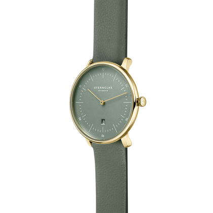 Sternglas Naos XS Edition Flora Quarz Edelstahl PVD-Gelbgold 33mm grünes Zifferblatt grünes Lederband – Damenuhren Uhr mit Datum aus Edelstahl und PVD beschichtet. Das Gehäuse ist rund und gelbgold. Das Lederarmband ist grün. Das Zifferblatt ist ein Index in grün. – Ansicht 2