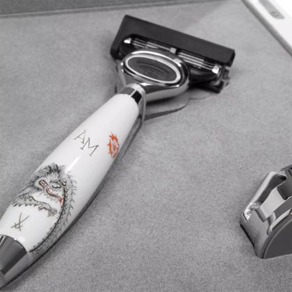 Meissen Rasierer Ming-Drache Gillette Fusion Mühle Edition mit Monogramm – Porzellanwaren Sonstige Accessoires in weiß und aus Porzellan. – Ansicht 3