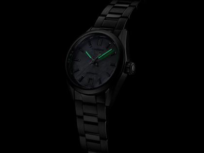 TAG Heuer Carrera Date Automatik Edelstahl 29mm weißes Perlmutt-Zifferblatt Metallband – Damenuhren Uhr mit Datum aus Edelstahl. Das Gehäuse ist rund und silber. Das Edelstahlarmband ist silber. Das Zifferblatt ist ein Index in weiß. – Ansicht 5