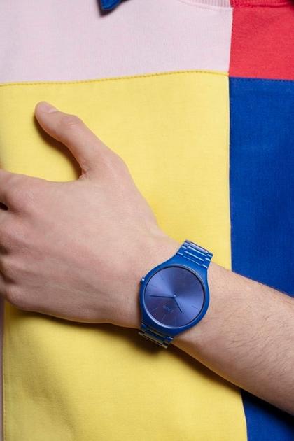 Rado True Thinline Les Couleurs Le Corbusier Quarz Keramik Spectacular Ultramarine 4320K – Herrenuhren Uhr ohne Datum aus Keramik und Titan. Das Gehäuse ist rund und blau. Das Keramikarmband ist blau. Das Zifferblatt ist ein Index in blau. – Ansicht 3