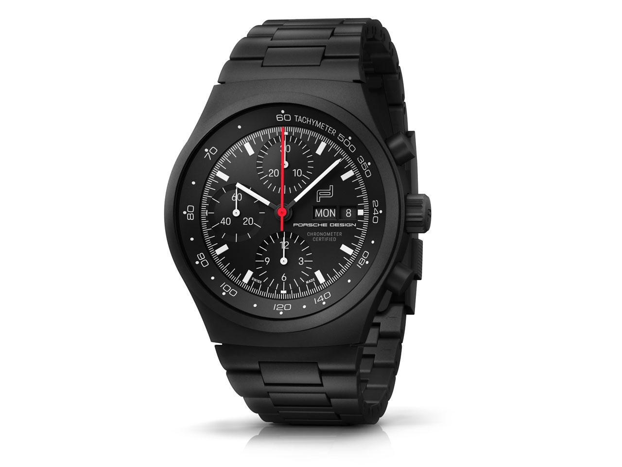 Porsche Design Chronograph 1 - All Black Numbered Edition – Herrenuhren Chronograph aus Titan und PVD beschichtet. Das Gehäuse ist rund und schwarz. Das Titanarmband ist schwarz. Das Zifferblatt ist ein Index in schwarz. – Ansicht 2