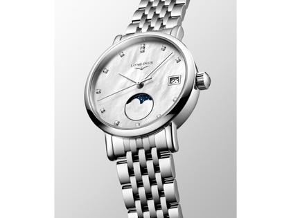 Longines Elegant Collection Quarz Edelstahl 30mm weißes Perlmutt-Zifferblatt Metallband – Damenuhren Uhr mit Datum aus Edelstahl. Das Gehäuse ist rund und silber. Das Edelstahlarmband ist silber. Das Zifferblatt ist ein Index in weiß. – Ansicht 2