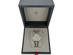 Oris Aquis Date Lady Automatik Edelstahl 36,5mm grünes Perlmutt-Zifferblatt Metallband 01 733 7770 4157-07 8 18 05P Full Set Occasion – Damenuhren Uhr mit Datum aus Edelstahl. Das Gehäuse ist rund und silber. Das Edelstahlarmband ist silber. Das Zifferblatt ist ein Index in grün. – Ansicht 3