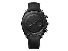Omega Speedmaster Dark Side of the Moon Chronograph Automatik Keramik 44mm schwarzes Zifferblatt schwarzes Textilband – Herrenuhren Chronograph aus Keramik. Das Gehäuse ist rund und schwarz. Das Textilarmband ist schwarz. Das Zifferblatt ist ein Index in schwarz.
