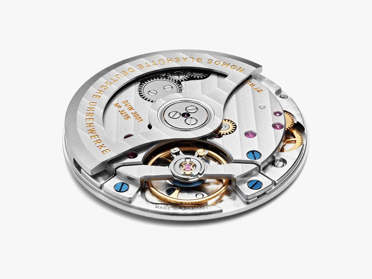 Nomos Glashütte Minimatik neomatik 35 Automatik Edelstahl 35mm weißes Zifferblatt schwarzes Lederband – Damenuhren Uhr ohne Datum aus Edelstahl und Leder. Das Gehäuse ist rund und silber. Das Lederarmband ist schwarz. Das Zifferblatt ist arabisch Index und silber. – Ansicht 5