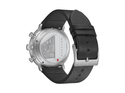 Junghans Max Bill Chronoscope Bauhaus Automatik Edelstahl 40mm weißes Zifferblatt schwarzes Lederband – Herrenuhren Uhr mit Datum aus Edelstahl und PVD beschichtet. Das Gehäuse ist rund und silber. Das Lederarmband ist schwarz. Das Zifferblatt ist ein Index in weiß. – Ansicht 2