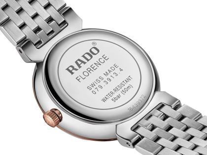 Rado Florence Classic Diamonds Quarz Edelstahl 30 mm braun Edelstahlband bicolor – Damenuhren Uhr mit Datum aus Edelstahl und PVD beschichtet. Das Gehäuse ist rund und roségold. Das Edelstahlarmband ist silber-roségold. Das Zifferblatt ist ein Index in braun. – Ansicht 4