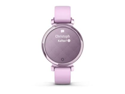 Garmin Lily 2 Smartwatch Aluminium eloxiert 35mm fliederfarbenes Display fliederfarbenes Silikonband – Damenuhren Uhr Multifunktion aus eloxiertes Aluminium, Kunststoff und Polyamid. Das Gehäuse ist rund und lila. Das Kautschuk / Kunststoff / Silikon Armband ist lila. Das Zifferblatt ist digital und lila. – Ansicht 3