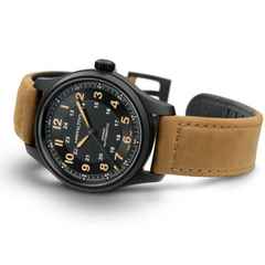 Hamilton Khaki Field Titanium Auto Titan 42mm schwarzes Zifferblatt braunes Lederband – Herrenuhren Uhr ohne Datum aus Titan. Das Gehäuse ist rund und schwarz. Das Lederarmband ist braun. Das Zifferblatt ist arabisch Index und schwarz. – Ansicht 3