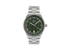 Sinn Spezialuhren 308 Jagduhr Automatik Edelstahl 40mm grünes Zifferblatt Metallband – Herrenuhren Uhr mit Datum aus Edelstahl. Das Gehäuse ist rund und silber. Das Edelstahlarmband ist silber. Das Zifferblatt ist ein Index in grün.