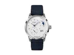 Glashütte Original PanoMaticLunar Automatik Edelstahl 40mm silbernes Zifferblatt blaues Textilband – Herrenuhren Uhr mit Datum aus Edelstahl. Das Gehäuse ist rund und silber. Das Textilarmband ist blau. Das Zifferblatt ist arabisch Index und silber.