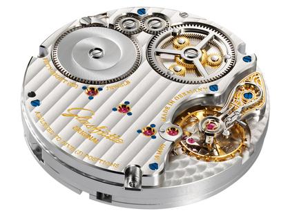 Glashütte Original Senator Chronometer Handaufzug Rotgold 42mm silberfarbenes Zifferblatt braunes Lederband – Herrenuhren Uhr mit Datum aus 750 Rotgold. Das Gehäuse ist rund und roségold. Das Lederarmband Kroko / Alligator ist braun. Das Zifferblatt ist römisch Index und silber. – Ansicht 4