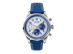 Union Glashütte Belisar Chronograph Automatik Edelstahl 44mm weiß-blaues Zifferblatt blaues Textilband und blaues Lederband - Set Juwelier Roller exklusiv – Herrenuhren Chronograph aus Edelstahl und Leder. Das Gehäuse ist rund und silber. Das Lederarmband ist blau. Das Zifferblatt ist arabisch und weiß.