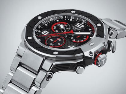 Tissot T-Race MotoGP                2022 Chronograph Limited Edition  Quarz – Herrenuhren Chronograph aus Edelstahl und PVD beschichtet. Das Gehäuse ist rund und silber. Das Edelstahlarmband ist silber. Das Zifferblatt ist arabisch Index und schwarz. – Ansicht 7