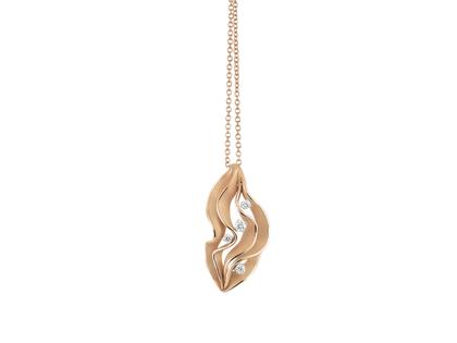 Cammilli Firenze Dune Precious Kette mit Anhänger Orange Apricot Gold mit Brillanten 0,230ct – Halsschmuck Kette mit Anhänger aus 750 Gelbgold.