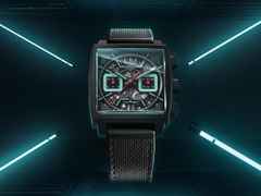 TAG Heuer Monaco Chronograph Automatik Titan 39mm skelettiertes Zifferblatt schwarzes Kautschuk-Lederband – Herrenuhren Chronograph aus DLC beschichtet und Titan. Das Gehäuse ist quadratisch und schwarz. Das Kautschuk / Kunststoff / Silikon Armband ist schwarz. Das Zifferblatt ist ein Index in schwarz. – Ansicht 5