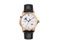 Glashütte Original Senator Excellence Panoramadatum Mondphase Automatik Rotgold 40mm silberfarbenes Zifferblatt schwarzes Lederband – Herrenuhren Uhr mit Datum aus 750 Rotgold. Das Gehäuse ist rund und roségold. Das Lederarmband Kroko / Alligator ist schwarz. Das Zifferblatt ist römisch Index und silber.