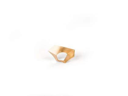 Jutta Ulland Das Oktagon und der unendliche Kreis Ring Silber gelbgoldplattiert und mattiert – Ringe Ring aus 925 Silber und und vergoldet.