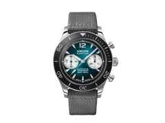 Union Glashütte Noramis Chronograph Sport Automatik Edelstahl 43mm grünes Zifferblatt graues Textilband – Herrenuhren Chronograph aus Edelstahl und Keramik. Das Gehäuse ist rund und silber. Das Textilarmband ist grau. Das Zifferblatt ist arabisch Index und türkis.