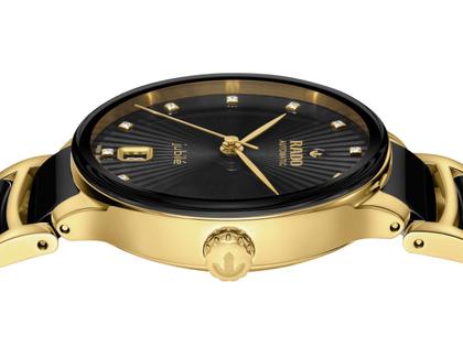 Rado Centrix Diamonds Automatik Edelstahl Gelbgold-PVD 35mm schwarzes Zifferblatt mit Brillanten Metallband – Damenuhren Uhr mit Datum aus Edelstahl, Keramik und PVD beschichtet. Das Gehäuse ist rund und gelbgold. Das Keramikarmband ist schwarz. Das Zifferblatt ist ein Index in schwarz. – Ansicht 3