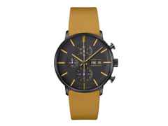 Junghans FORM A Chronoscope Automatik Edelstahl PVD-Sschwarz 42mm schwarzes Zifferblatt gelbes Lederband – Herrenuhren Chronograph aus Edelstahl, Leder und PVD beschichtet. Das Gehäuse ist rund und schwarz. Das Lederarmband ist gelb. Das Zifferblatt ist ein Index in schwarz.