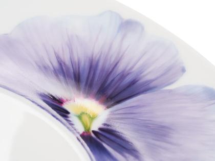 Meissen Giant Bloom Kaffeetasse "Stiefmütterchen" – Porzellanwaren Tafelporzellan in weiß und aus Porzellan. – Ansicht 3