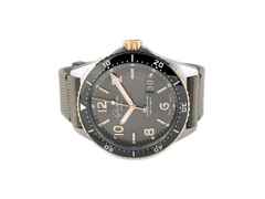 Glashütte Original SeaQ Panoramadatum Automatik Edelstahl und Rotgold 43mm Textilband 1-36-13-04-91-34 Full Set Occasion – Herrenuhren Uhr mit Datum aus 750 Rotgold, Edelstahl und Keramik. Das Gehäuse ist rund und silber-rotgold. Das Textilarmband ist grau. Das Zifferblatt ist arabisch Index und grau.