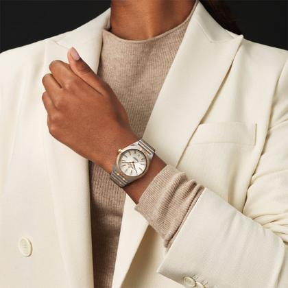Breitling Chronomat Automatic 36 Edelstahl weißes Zifferblatt mit Brillanten zweifarbiges Metallband – Damenuhren Uhr mit Datum aus Edelstahl. Das Gehäuse ist rund und silber-roségold. Das Edelstahlarmband mit Gold ist silber-roségold. Das Zifferblatt ist ein Index in weiß. – Ansicht 4