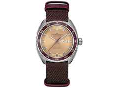 Hamilton American Classic Pan Europ Day Date Automatik Edelstahl 42 mm beiges Zifferblatt beiges Lederband – Herrenuhren Uhr mit Datum aus Edelstahl und Leder. Das Gehäuse ist rund und silber. Das Lederarmband ist beige. Das Zifferblatt ist ein Index in beige. – Ansicht 2