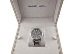 Juwelier Roller Ulysse Nardin Marine Torpilleur Automatik Edelstahl 42mm graues Zifferblatt Metallband 1183-310-7M/42-BQ Full Set Occasion Neu – Herrenuhren Uhr mit Datum aus Edelstahl. Das Gehäuse ist rund und silber. Das Edelstahlarmband ist silber. Das Zifferblatt ist römisch und grau. – Ansicht 3