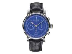 Erwin Sattler Chronograph III S Automatik Edelstahl 44mm blaues Zifferblatt schwarzes Lederband limitiert – Herrenuhren Chronograph aus Edelstahl und Leder. Das Gehäuse ist rund und silber. Das Lederarmband ist schwarz. Das Zifferblatt ist ein Index in blau.