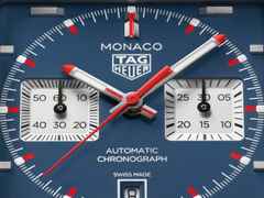 TAG Heuer Monaco Chronograph Automatik Titan 39mm blaues Zifferblatt schwarzes Lederband – Herrenuhren Chronograph aus Titan. Das Gehäuse ist quadratisch und grau. Das Lederarmband ist schwarz. Das Zifferblatt ist ein Index in blau. – Ansicht 4