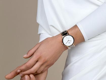 Rado Centrix Diamonds Automatik Edelstahl Roségold-PVD 39,5mm weißes Zifferblatt mit Brillanten Metallband – Herrenuhren Uhr mit Datum aus Edelstahl, Keramik und PVD beschichtet. Das Gehäuse ist rund und roségold. Das Keramikarmband ist grau. Das Zifferblatt ist ein Index in weiß. – Ansicht 6